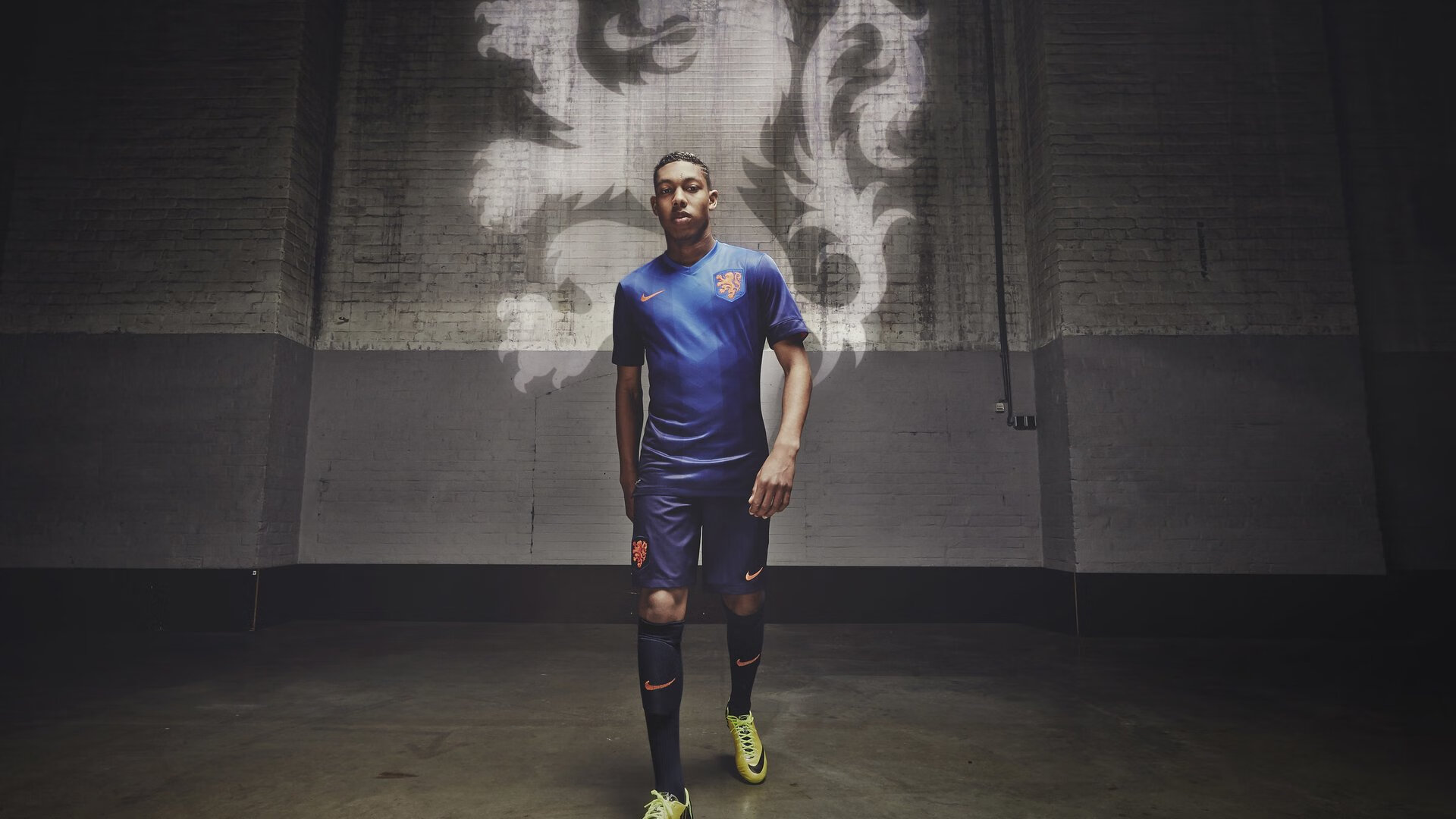 切尔西球迷支持热烈,激励球队发挥出色,切尔西的球迷