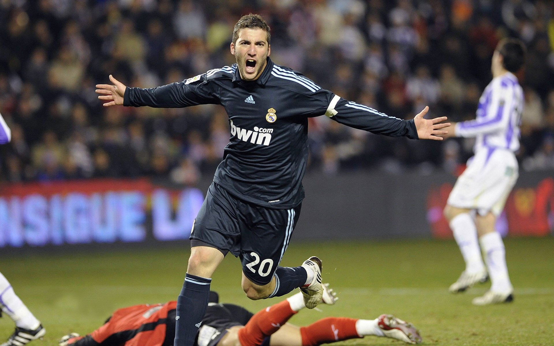 法甲新星闪耀:未来之光照耀绿茵场!,未来之星足球队